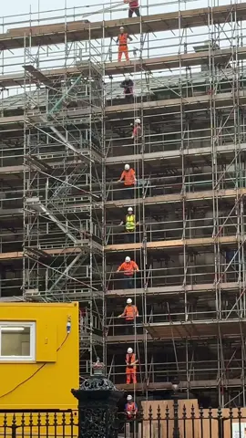 Scaffolders working hard. #scaffolding #scafflife #scaffolding #builder #buildersoftiktok #Scotland #edinburgh 