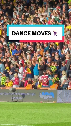 We love that energy in the front row 🤣 What football is all about ❤️ #arsenal #afc #PremierLeague 🕺 