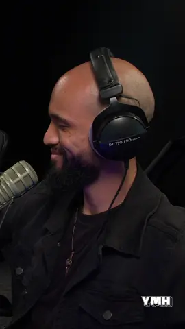 Enny’s loving his new desk. YMH 727 #yourmomshouse #yourmomshousepodcast #comedypodcast #comedians 