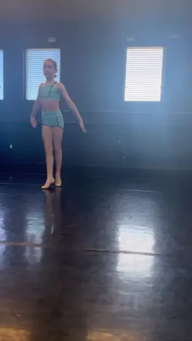 Sunday Turns and Jumps 🔥 . . . . #turns #pirouette #reels #dancetraining 