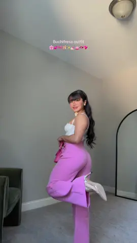 Buchifresa outfit idea para Fuerza regida concert 👛💅🏻🫦🩰🎀🌸💞✨💖💋 #buchifresa #fuerzaregida #fuerzaregidaconcert #outfit #fresita #pinkpants 