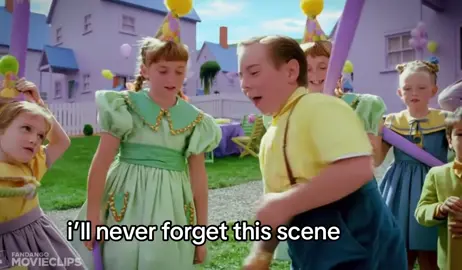 the faces when he’s on the swing 😭 #catinthehat #catinthehatmovie #catinthehat2003 #mikemyers #childhoodmovie #early2000skids #early2000s #comedymovie 