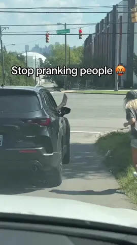 STOP WITH THE PRANKS!!!! 😡 you dont know how pol will respond! #prankgonewrong PLOT TWIST #crazy #problems #dangerous #pranks #chase #followed #beingfollowed #insane #fyp #caughtoncamera #prankster #gonewrong #pranks #chasedown #foryoutosee 