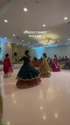 🩷✨ #rangilomaro #rangilomarodholna #shaadiseason #azkiparty #shaaditok #mendhidances #pakistanimehndidances #pakistaniweddings #pakistaniwedding #bollywood #punjabiwedding #weddingtiktok #shaadi #pakistani 