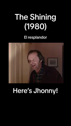Una legendaria escena que han parodiado una y otra vez, pocos tienen esa gracia para abrir puertas como Jack Torrance. 🪓 #theshining #elresplandor #heresjhonny #stephenking #jacktorrance #terror #cine #peliculas #clips #viral 