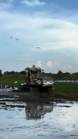 รถเก่าจะเอาไรไปสู้รถใหม่😅 #ซุ้มเสี่ยช้างดงเมือง #รถตีดินศิษย์เจริญการช่าง #ทีมงานช้างรถเกี่ยว 