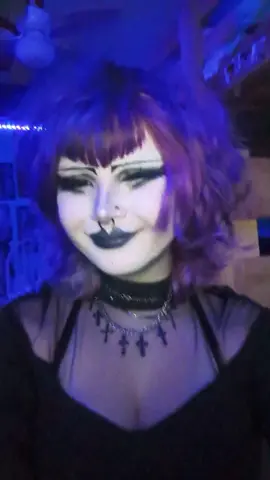 TODAY I PROMISE!! room is all done and im excited to show yall :) #goth 