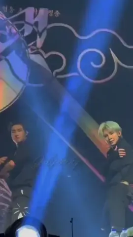 doing all of that and the song they're performing is the real 😭 #yeosang #kangyeosang #songmingi #ateez #viral 