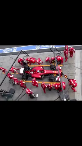 Formula 1 vs Formula E pitstop                         #f1 #formulaone #formulae #eletriccar #racecar #pitstop #racecar #race #fyp #viral #pitstopchallenge #fail #crash 