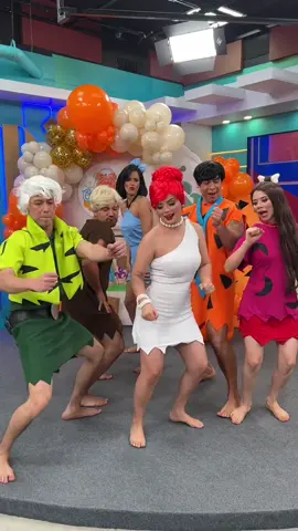 No podia faltar el bailecito de #LosPicapiedras 🦴💃 #cafeamgt 