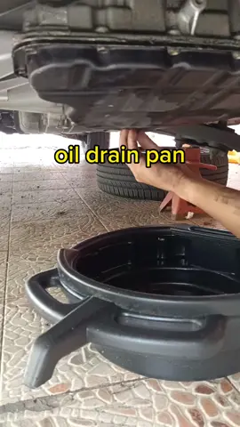 Oil drain pan. Barulah tak tumpah minyak. Selamat dan cermat. Work smart not hard 🤓Alhamdulilah. #affiliatemarketing #racuntiktok #lambathabis #worksmartnothard #fadzilgarage 