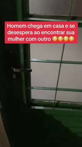 Homem chega em casa e se desespera ao encontrar sua mulher com outro 😳 #fypシ #viral #traicao 
