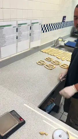 I love stopping to watch the @Auntie Anne’s Pretzels employees work their magic 🥨  - - - #pretzels #auntieannes #fyp 