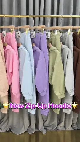 Zipup tracksuits are here!#relarela #tiktokmademebuyit #EverydayFashion #everydaystyle #autumnessentials #comfyoutfits #OOTD #jumper #hoodie #tracksuit 