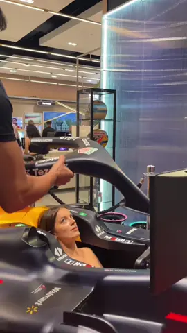 An F1 car as a simulator 🤯 #f1 #formula1 #redbull #maxverstappen #selfridges #london #oxfordstreet @Red Bull Racing @Formula 1 @Selfridges 