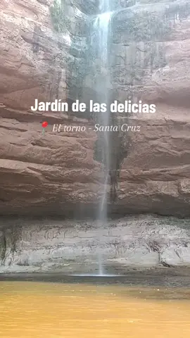 📍 Como llegar desde la terminal Bimodal de Santa Cruz, en el sector interprovincial, tomar el micro  hacia El Torno (45 minutos de viaje). Solicitar que pare en la plaza principal del torno, allí podrá contratar el servicio de moto o camionetas 4×4. El recorrido aproximado hasta el sitio es de unas dos horas  luego de cruzar ríos y quebradas.