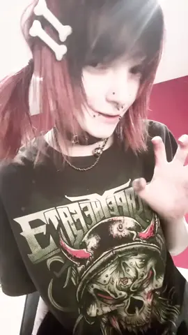 i need a reason 2do makeuppp i wanna feel cute x3