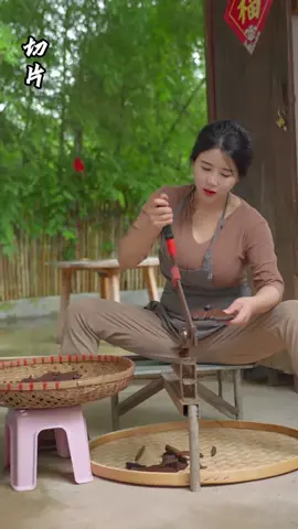 Preliminary processing of Ganoderma mushrooms##countrylife #countrygirl #chinesefood #ganoderma