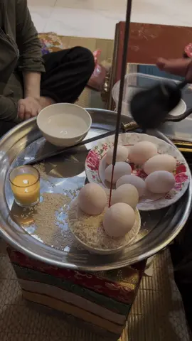 Lại công việc thường ngày 🥹 thức cả đêm vì khách 2-3h đêm còn gọi khóc lóc xong quá giấc không ngủ nổi thì tới sáng đã khách trực tiếp tới 🥲 mng cứ nghĩ xem bói sướng lắm trong khi thị phi mà mình thì luôn phải giữ trạng thái thoải mái mới giúp được người