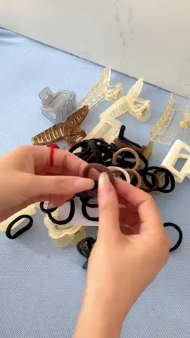 This set of hair clips is a great deal#hairpin #hairaccessories #headgear #fashion #versatile #fyp 