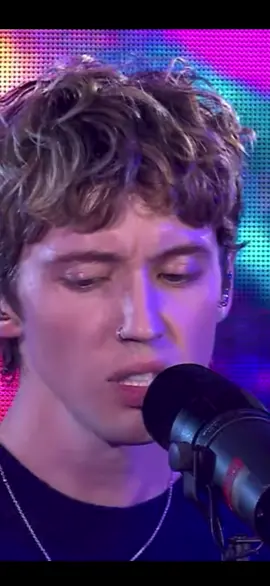 Saddest most heartbreaking lyric of the year @BILLIE EILISH @BBC Radio 1 