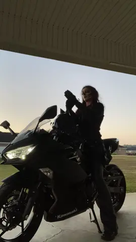 🏍️ #weride #americanhorrorstory #elliemoore 