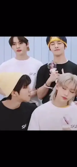 SHOULDNT HAVE BACKED AWAY😭😭 #hanjisungandfelix #hanjisung #felix #kiss #cute ##4000followers #viral #followplssss #kpopfans #kpopfyp #fyp 