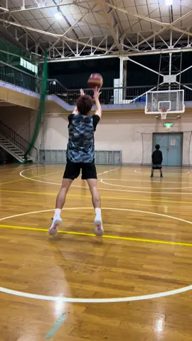 ☑︎ halfcourt shot #😭😭😭 