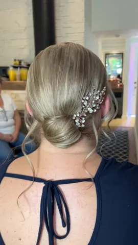 Thin hair can be challenging but how cute was this bridal bun 🤍 #updo #thinhairupdo #bridalbunsthinhair #bridalupdos #weddinghairstyle #sleekbridalbun 