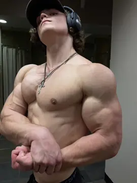 Tiktoks least favorite natty  #christian #jesussaves #christianathlete #bodybuilding #fitnessmotivation #youngla #trentwins #Fitness #GymTok #gymedit #rysesupps #ekkovision #chestdayworkout #bodybuilder #bodybuildingprep #gorillamind #samsulek #mentality #rawgearclothing #gymshark #fyp #dieting #workoutmotivation #winterarc #bodybuildingarc #goldenagebodybuilding #classicphysique #amaturebodybuilder #cut #shredded #summershred #ocbbodybuilding #trending #fitnesstips #liftingedit #posingtips #aesthetics #gymfyp #posing #healthandwellness #natty #ifbb #weightlifting #weightloss #gymtransformation #gymtrend #naturalbodybuilding 