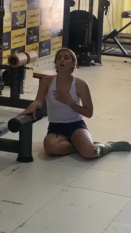 E graças a Deus eu tô treinando 🤞🤡 🙏 #gym #academia #story #sofrendo #desistirjamais 