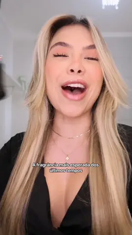 A fragrância mais esperada do @oboticario, quente e viciante, com combinação de ingredientes que evocam mistério e sensualidade. Com efeiro licoroso combinado à docura das frutas, com a sofisticação do jasmim, envelopado com notas amadeiradas de sândalo.  Quando mais você sente mais você quer sentir. Her Code está super aprovado.  Te convido a conhecer a nova fragrância.  *Conteúdo para maiores de 18 anos*  •publi #OPrazerÉTodoMeu #HerCode 