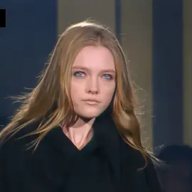 Vlada Roslyakova for Just Cavalli #vladaroslyakova #milanfashionweek #catwalk #runwaywalk #fashion #walking 