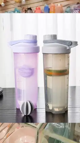 SHAKER Deportivo (batidor portátil) E-44 TERMO BOTELLA VASO MEZCLADOR🍶🤯🤩 🧋Compañero perfecto de ejercicio y salud para llevar contigo. 🧋Anillo de sellado de silicona doble, sin fugas, seguro de llevar.  🧋Incluye bola mezcladora de PP duradera y reutilizable – sin ruido mientras se agita, evitando los batidos grumosos o apelmazados, puede disolver completamente la proteína en polvo.  🧋Gran capacidad: 700 ml para todas las necesidades de suplemento. 🧋Perfectos para mezclar cualquiera de sus suplementos en polvo, ya sea en casa, en el gimnasio o en viajes. 🍁Precio: x Menor $3.00; x Mayor $2.55; x Bulto $2.30 🌈Colores disponibles: lila, rosado, gris, celeste 🚍Envíos a nivel nacional🇪🇨 📌Visítanos en nuestro local🤗✨