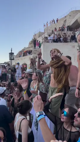 Vibing in Cappadocia 🕺 #cappadocia #turkey #dancemusic #electronicmusic #rave 