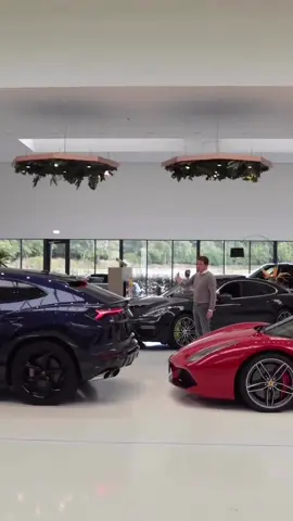 Close call! 😂 (IG🎥: @jurrienhendrikx)  #Extreme #UNREEL #crash #cartok #lucurycars #ferrari 