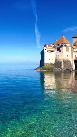 📍Château de Chillon, Lake Geneva, Switzerland 🇨🇭#chilloncastle #chateaudechillon #genevaswitzerland #montreaux 