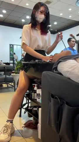 ベトナム女性の経理職カムは少し深くなる #shorts