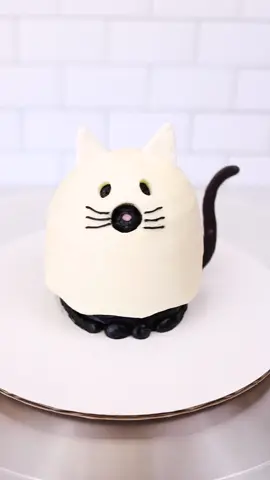 Catsper, the friendly cat ghost 🐈‍⬛👻🖤 #trickortreat #minicake #cat #ghost #spookytreats 