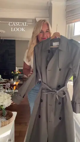 🎤#grwm Talking you through this casual look today with jeans and a slogan tee.. and what I live in most of the time Jx 🍂 . . Ad/Pr Trainers @CarvelaOfficial  Earrings @T U T T I  &  C O  Tee from Wardrobe 44  Trench @Primark  . . . #casualoutfit #casualstyle #everydayoutfit #trenchcoat #primark #primania #wardrobestaple #styling #outfits #outfitideas #midsizefashion #wearthisnext #over40 #clubcarvela #imwearingri #highstreetfashion #fyp 