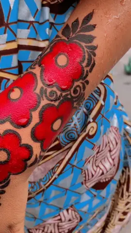 @Hafsatglamour red&black combination thanks for trusting sd_henna_artists Aysher baby 🙏🏾🥰❤️#CapCut #red #henna #mehendi #beauty #photography #nigerianhennaartist #sd #arewa #nigerianhennaartist #sd_henna_artis #nigerianhennaartist #nigeriantiktok🇳🇬 #kunshi #lalle #arewati 