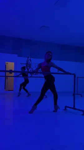 Barra coreografada @Carol Dalmolin 👠#jazz #dancer #jazzdance #auladedança 