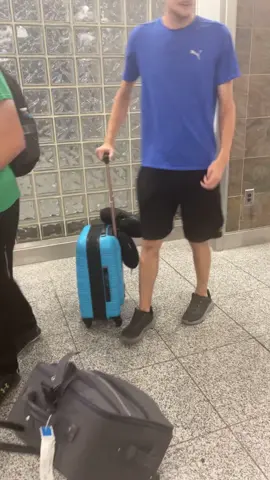 Tryin to catch him ridin’ dirty! #twins #elias #baby #parenting #parentingtips #parentinghacks #airportparents #airport #luggagerideon #luggagehack 