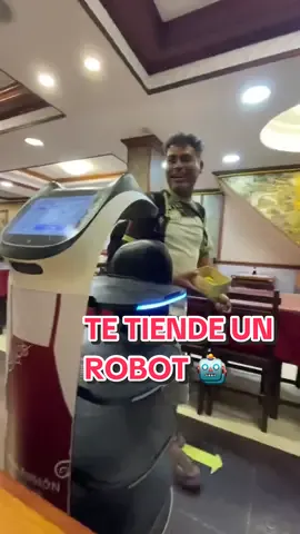 En este chifa te atiende un robot 🤖 #chifa #robot #fyp #peru 