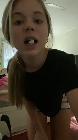 the way the gum fell out 💀 #moredraftss #makemefamous #im18tiktokdonttakethisdown #viral #makemegoviral #viralvideo #foryou #foryoupage #draft #schoolairsucks #putthisontheforyoupage #famousfr😘 #professionaldancer #famoustiktoker #viraltiktok #im18tiktok⚠️ #fakebody #ilovemybf #idonthaveone 