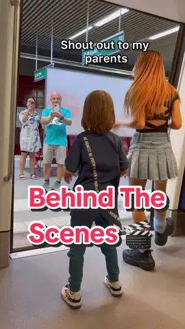 Replying to @smash📧 😂 This is the filming from behind. You can see my mom there, filming my dad ☺️ we are a team ❤️