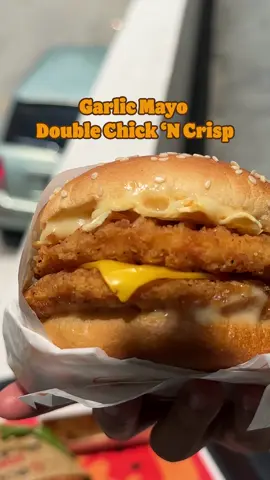 kalau korang suka bawang putih, ayam, dan min, tengok video ni. lepas tengok boleh try kat outlet Burger King 🤭 #burgerkingmy #chickncrisp #bawang #garlic #bawangputih 