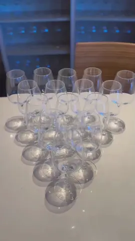 🥂 Learn how to carry 15 wine glasses by F&B Instructor, Mr. Faizal @nfaizal4 !🍷 #AtSunriceGlobalChef #fnb 