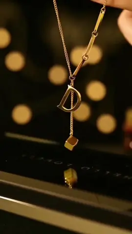 #New titanium steel necklace women's jewelry fashionable personality simple clavicle necklace creative light luxury hand jewelry