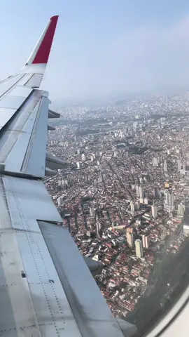 Vista aérea do pouso no aeroporto de Guarulhos #foryou #voar #aviao #liberdade 